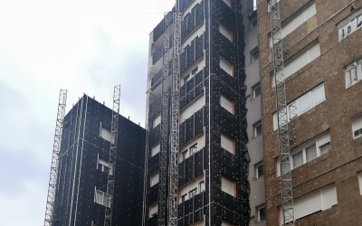 Facciate ventilate: protezione UV, impermeabilizzazione, sicurezza e resistenza al fuoco