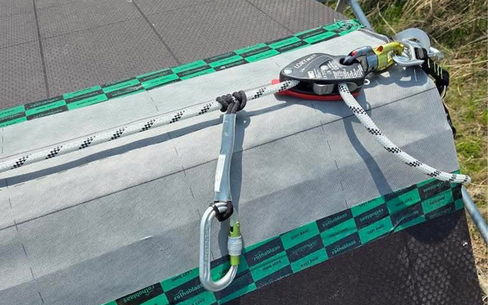 Close-up of prusik knot and self-locking device on HOLD-SYSTEM® 