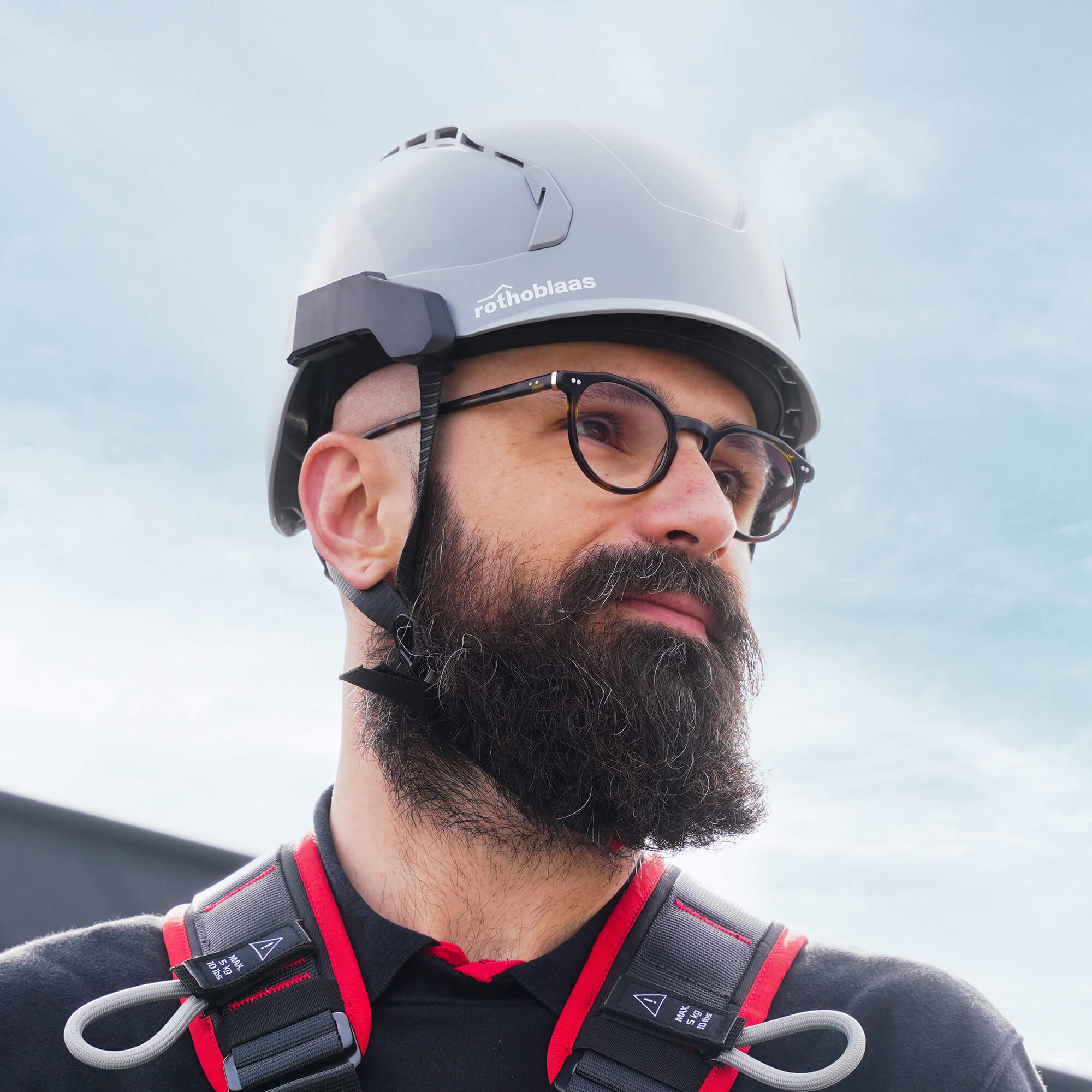 kask-chroniący-przed-upadkiem-z-wysokości